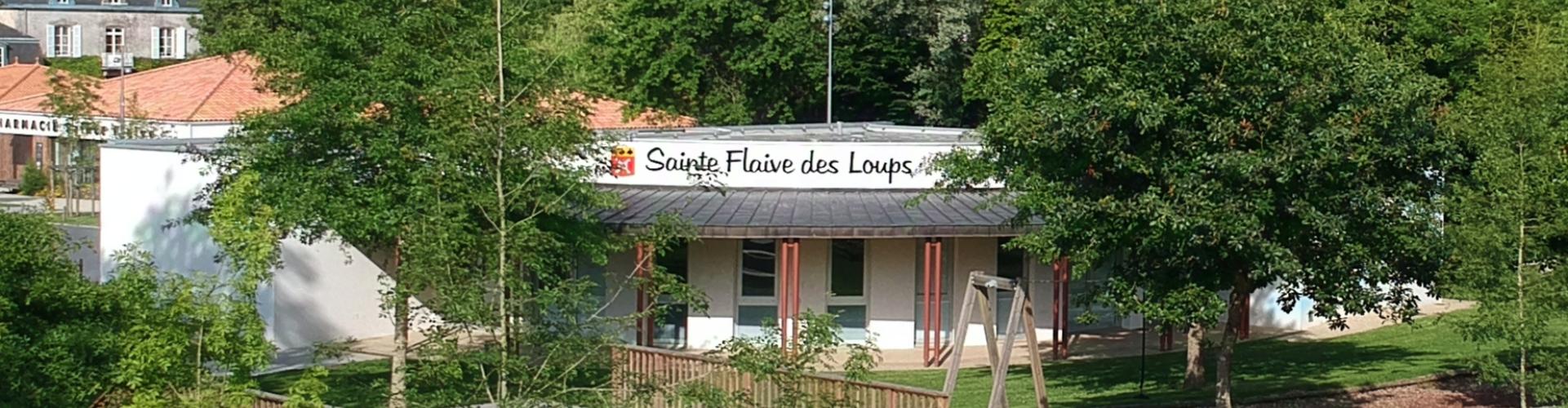 Vue aérienne mairie Sainte Flaive des Loups